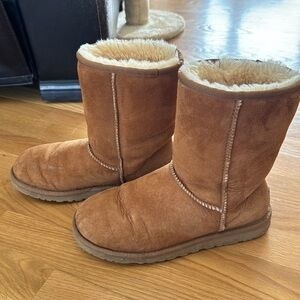 Chestnut Ugg Classic Short Boots